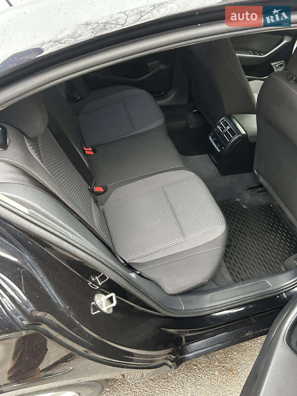 Седан Volkswagen Passat 2018 в Києві