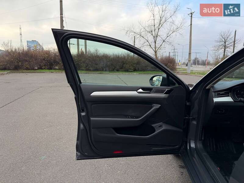 Седан Volkswagen Passat 2015 в Кривом Роге