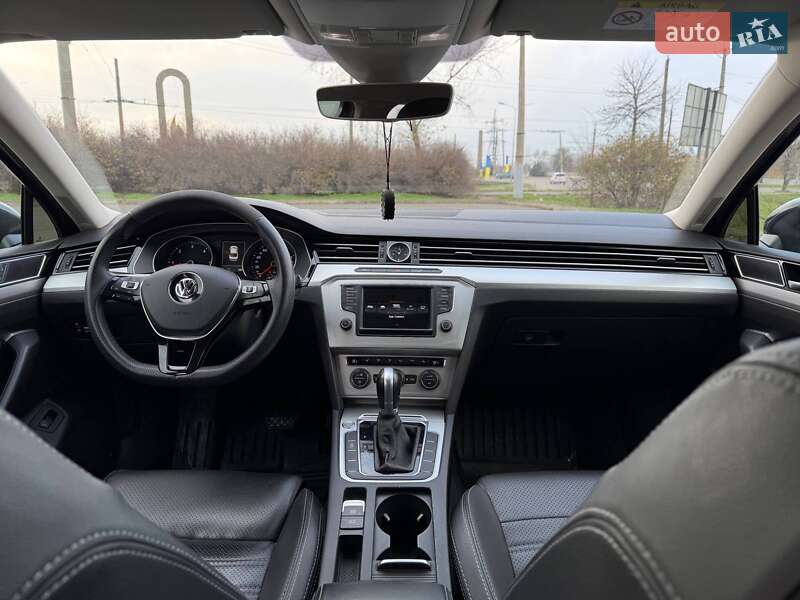 Седан Volkswagen Passat 2015 в Кривом Роге