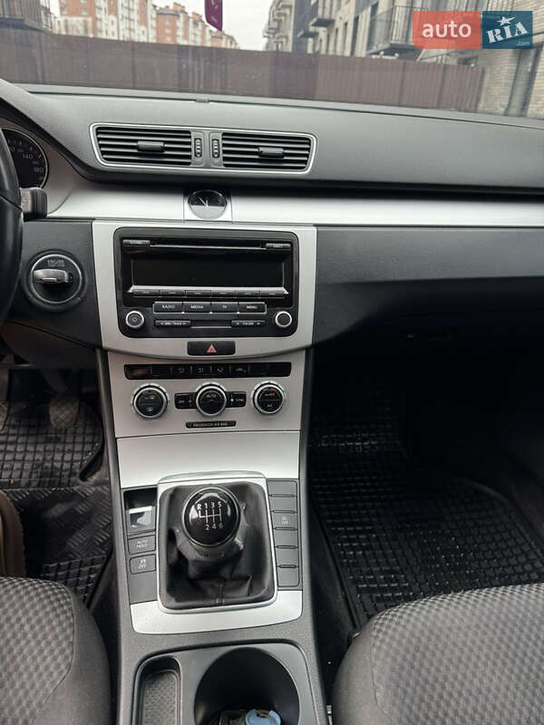 Универсал Volkswagen Passat 2013 в Ивано-Франковске