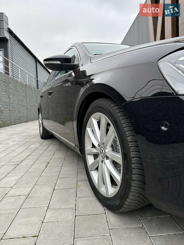 Універсал Volkswagen Passat 2011 в Луцьку