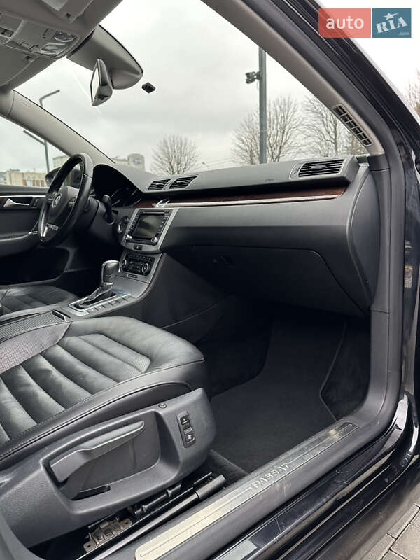 Універсал Volkswagen Passat 2011 в Луцьку