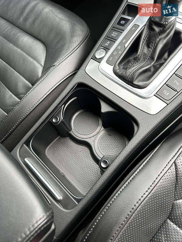 Універсал Volkswagen Passat 2011 в Луцьку