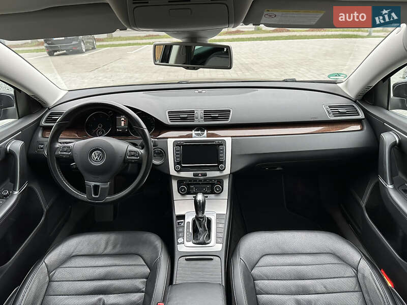 Універсал Volkswagen Passat 2011 в Луцьку