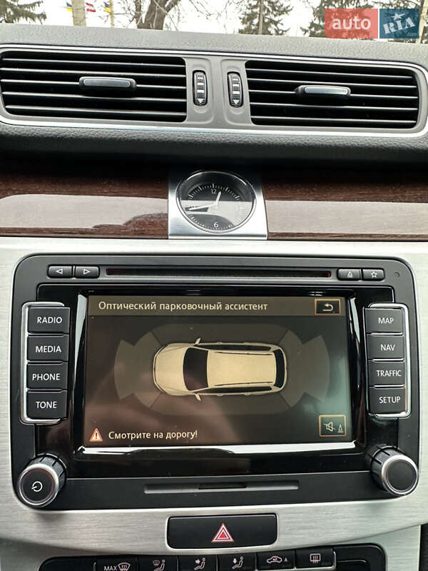 Універсал Volkswagen Passat 2011 в Луцьку