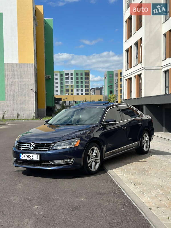 Седан Volkswagen Passat 2012 в Ровно
