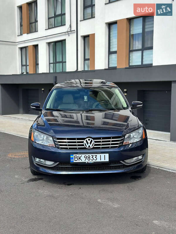 Седан Volkswagen Passat 2012 в Ровно