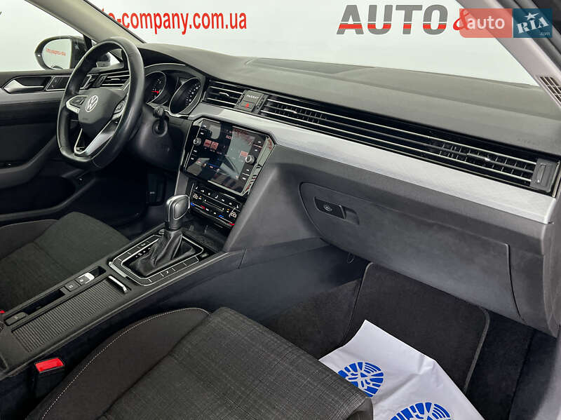Универсал Volkswagen Passat 2021 в Львове