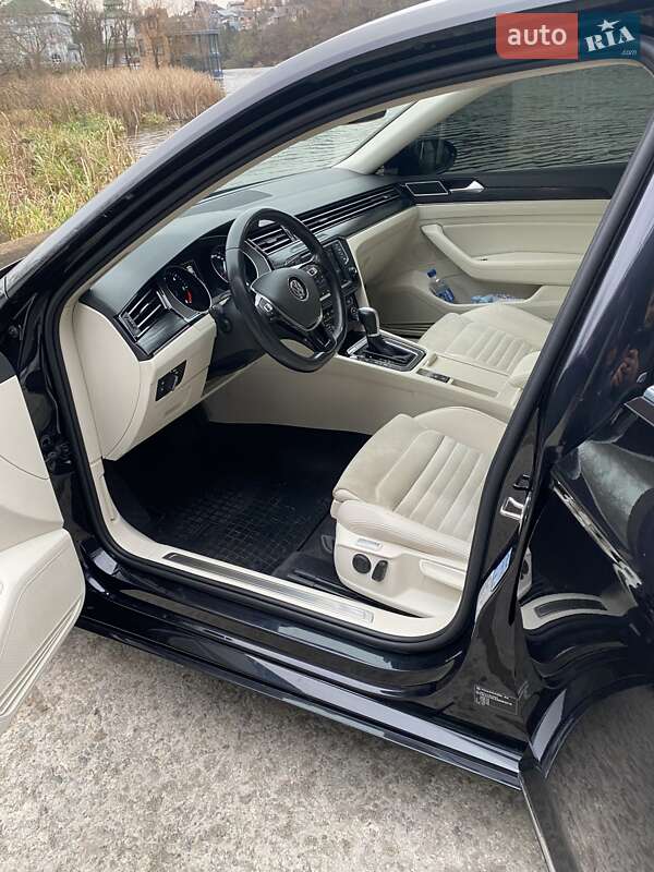 Седан Volkswagen Passat 2015 в Виннице