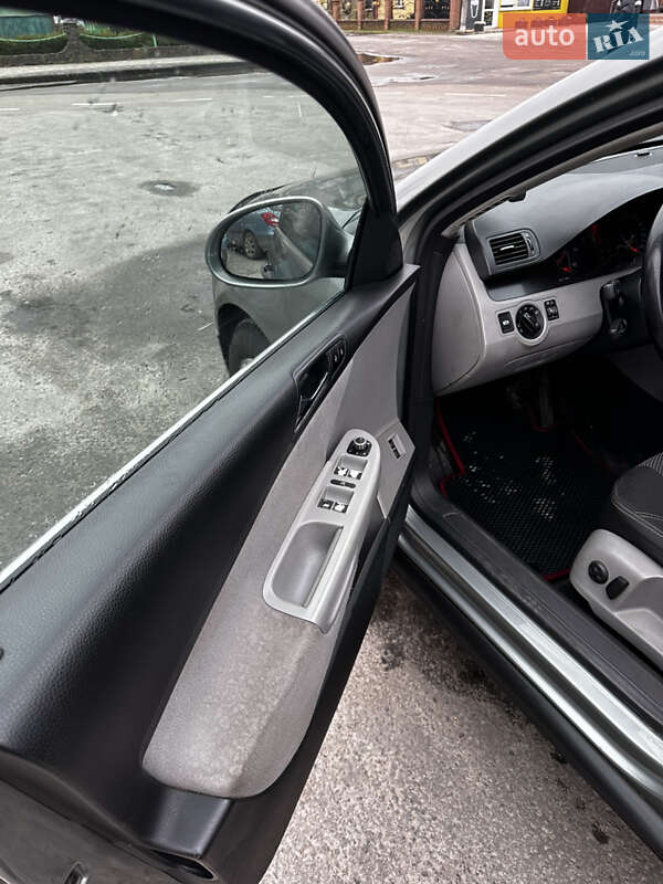 Универсал Volkswagen Passat 2005 в Любешове