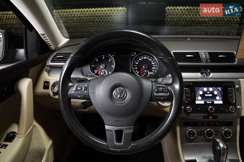 Универсал Volkswagen Passat 2013 в Луцке