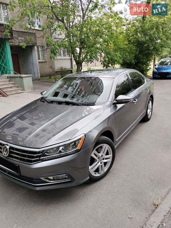 Седан Volkswagen Passat 2016 в Киеве