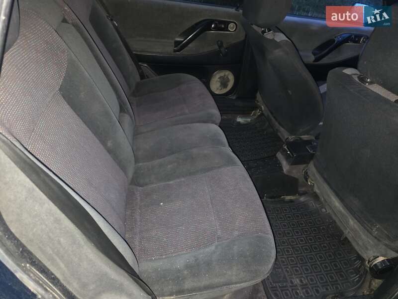 Універсал Volkswagen Passat 1995 в Сторожинці