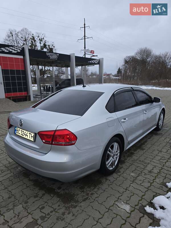 Седан Volkswagen Passat 2012 в Стрые