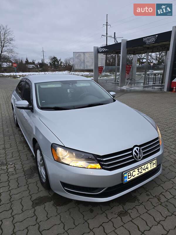 Седан Volkswagen Passat 2012 в Стрые