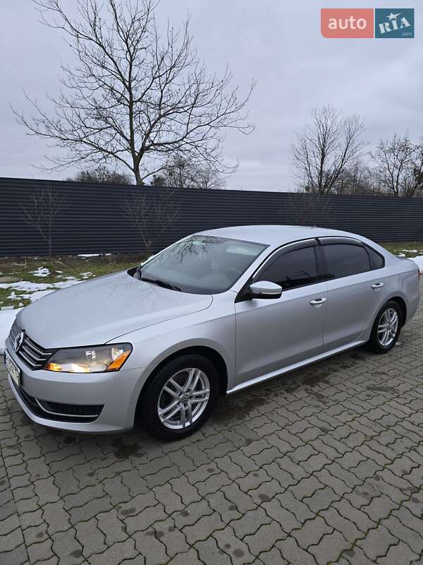 Седан Volkswagen Passat 2012 в Стрые