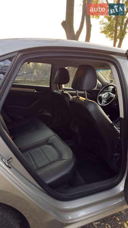 Седан Volkswagen Passat 2013 в Киеве