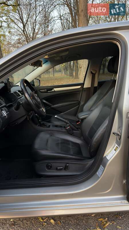Седан Volkswagen Passat 2013 в Киеве