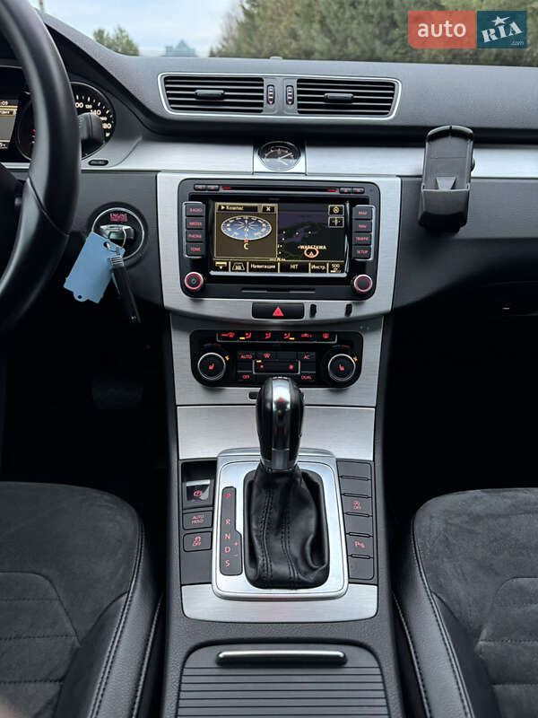 Універсал Volkswagen Passat 2012 в Рівному