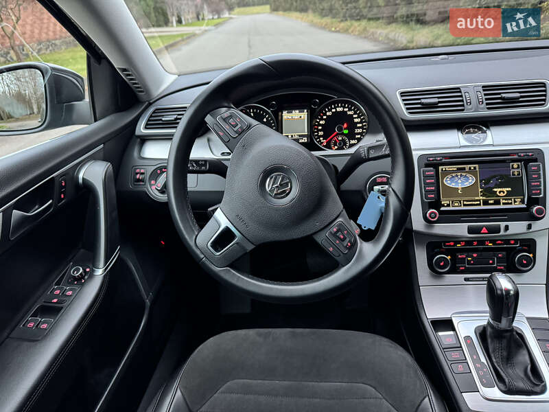Універсал Volkswagen Passat 2012 в Рівному