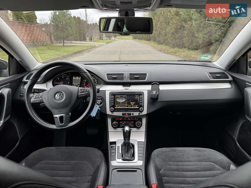 Універсал Volkswagen Passat 2012 в Рівному