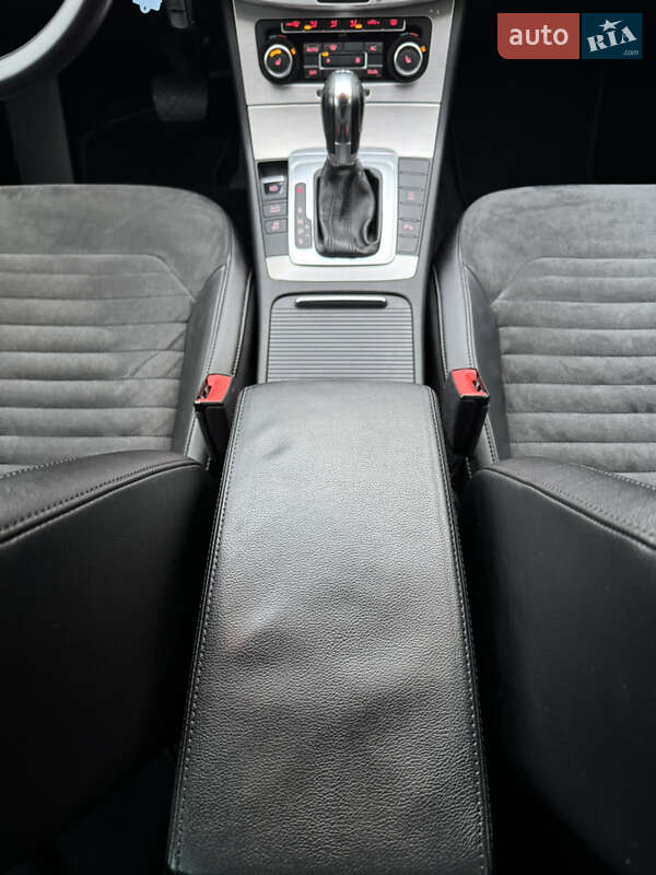 Універсал Volkswagen Passat 2012 в Рівному