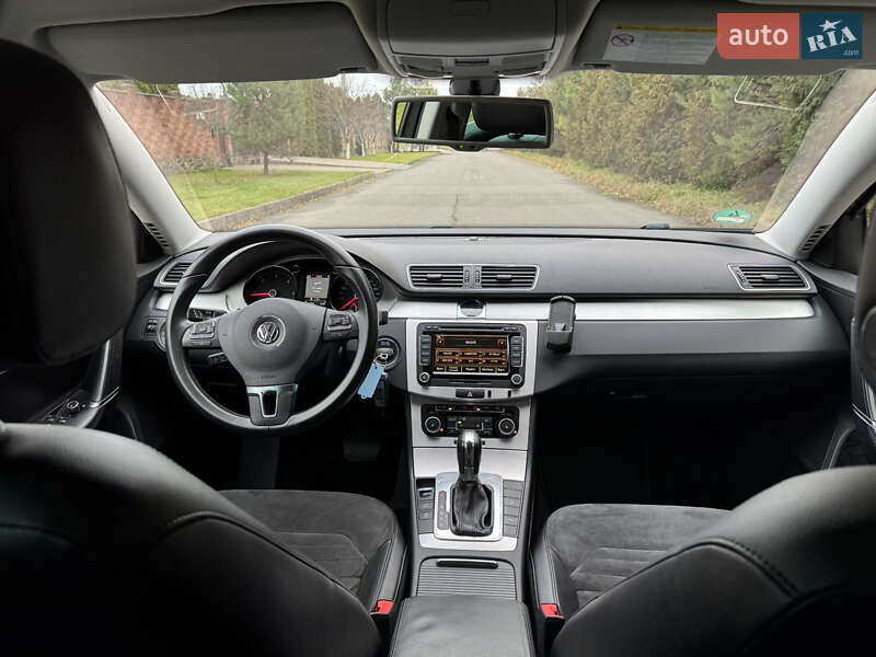 Універсал Volkswagen Passat 2012 в Рівному