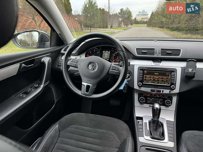 Універсал Volkswagen Passat 2012 в Рівному