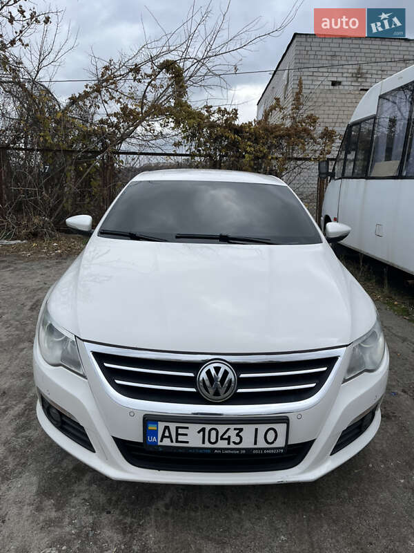 Седан Volkswagen Passat 2010 в Днепре