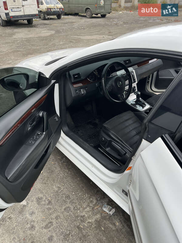 Седан Volkswagen Passat 2010 в Днепре