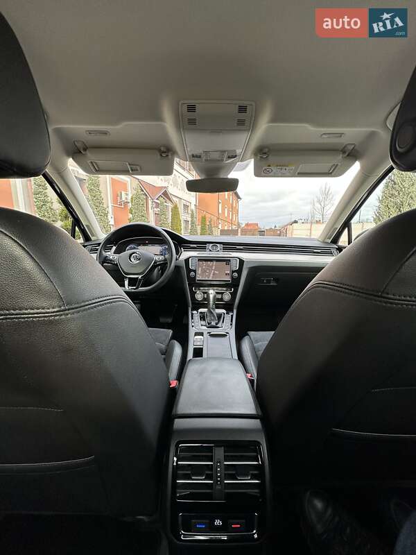 Седан Volkswagen Passat 2016 в Стрые