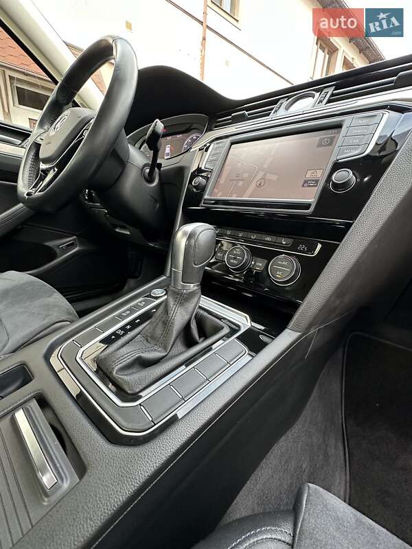 Седан Volkswagen Passat 2016 в Стрые