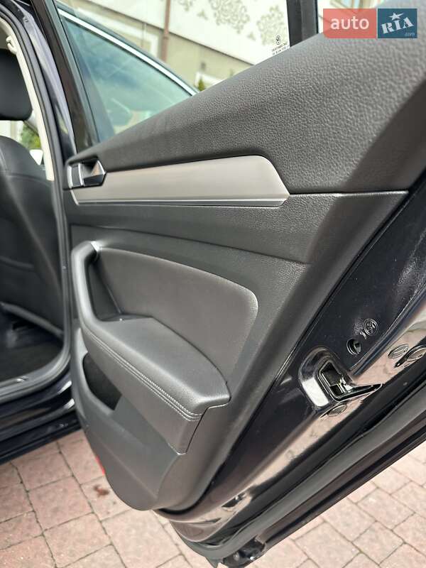 Седан Volkswagen Passat 2016 в Стрые