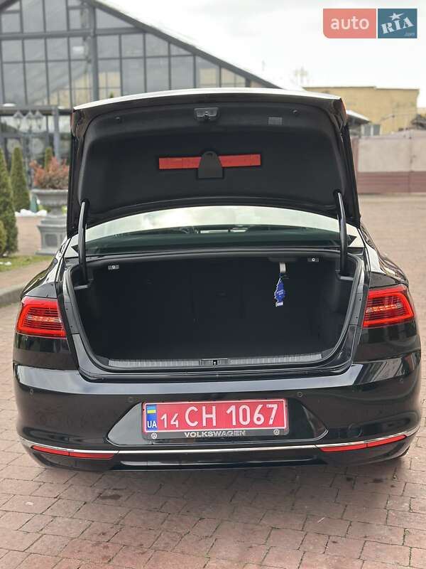 Седан Volkswagen Passat 2016 в Стрые