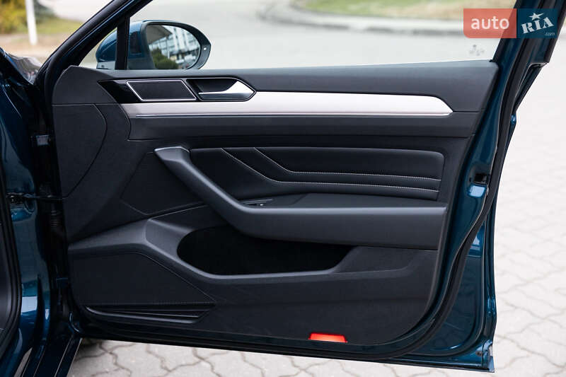 Универсал Volkswagen Passat 2021 в Луцке