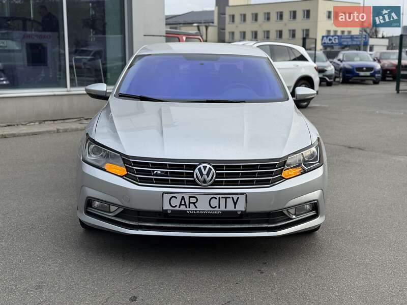 Седан Volkswagen Passat 2016 в Киеве