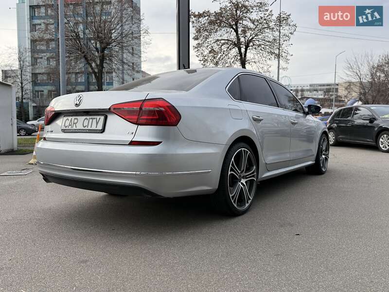 Седан Volkswagen Passat 2016 в Киеве