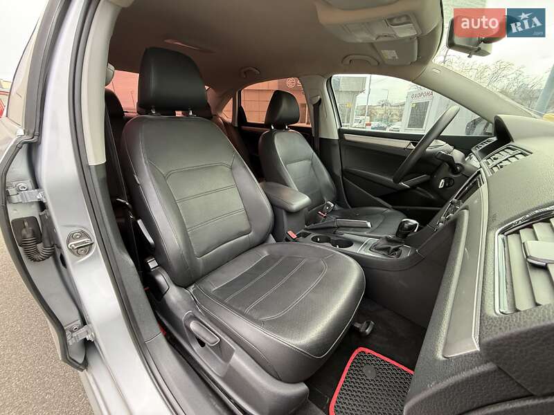 Седан Volkswagen Passat 2016 в Киеве