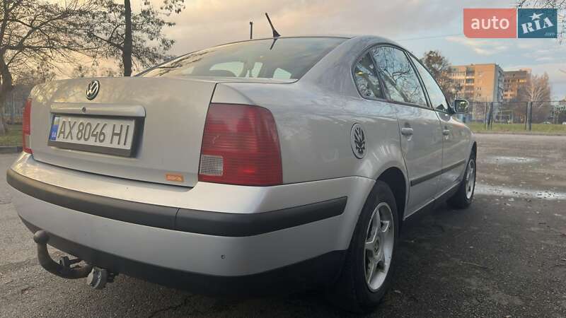 Седан Volkswagen Passat 1999 в Харькове