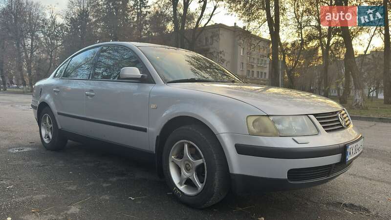 Седан Volkswagen Passat 1999 в Харькове
