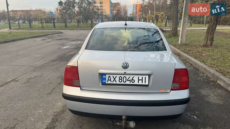 Седан Volkswagen Passat 1999 в Харькове
