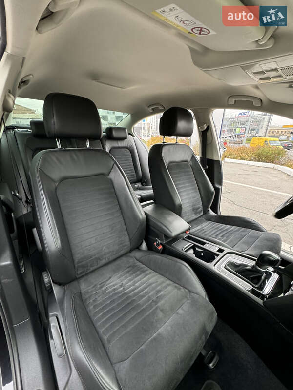 Седан Volkswagen Passat 2017 в Харькове