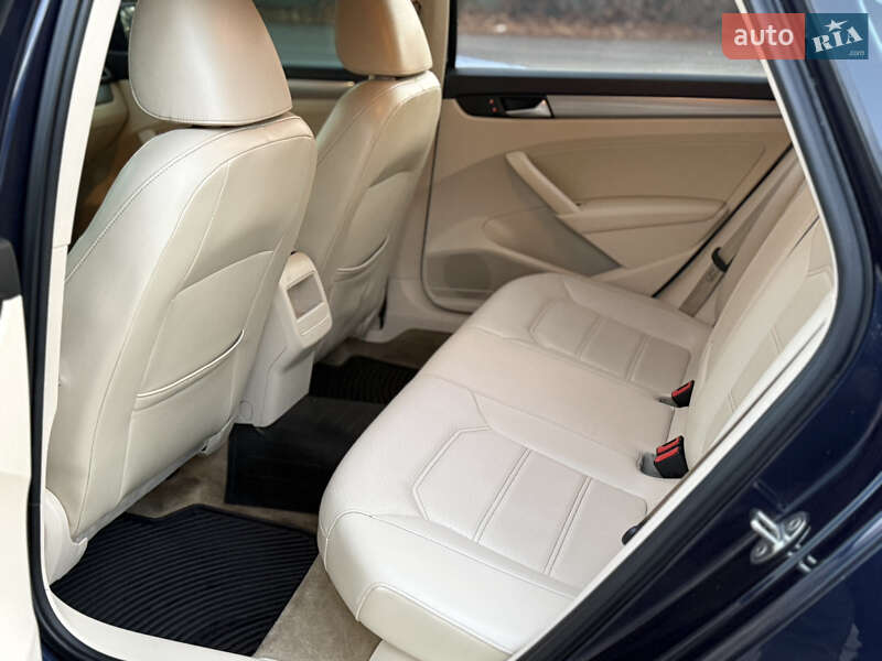 Седан Volkswagen Passat 2015 в Днепре