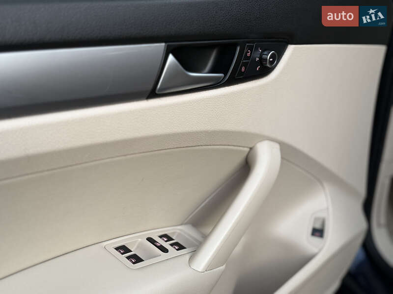 Седан Volkswagen Passat 2015 в Днепре