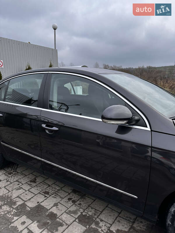Седан Volkswagen Passat 2005 в Ивано-Франковске
