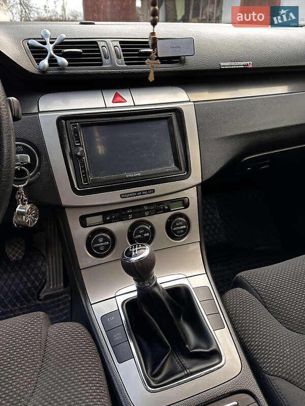 Седан Volkswagen Passat 2005 в Ивано-Франковске