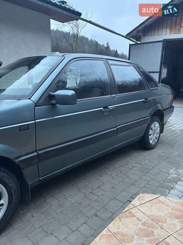 Седан Volkswagen Passat 1989 в Ивано-Франковске