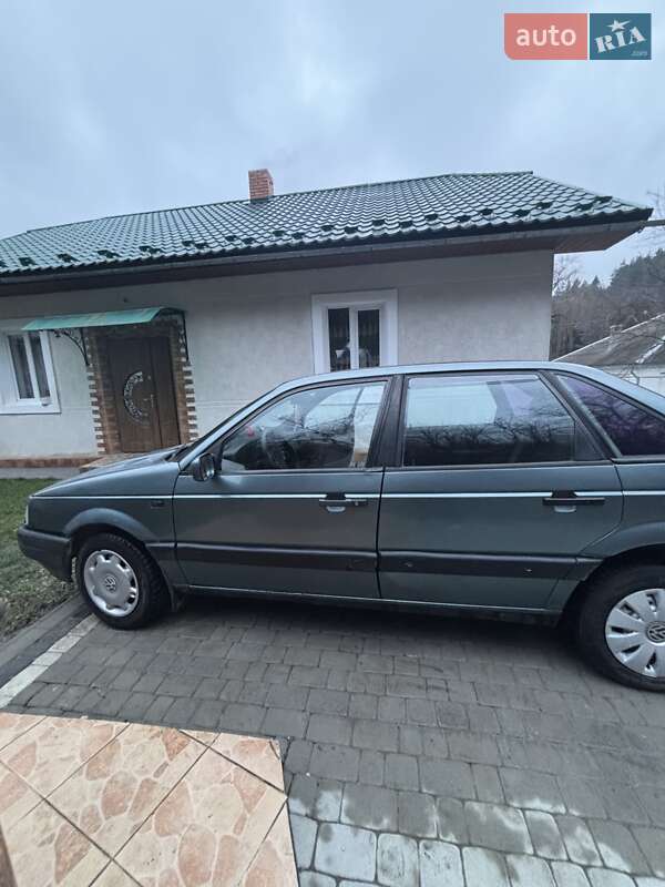Седан Volkswagen Passat 1989 в Ивано-Франковске