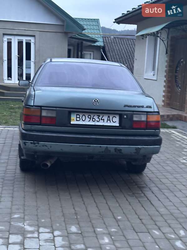 Седан Volkswagen Passat 1989 в Ивано-Франковске
