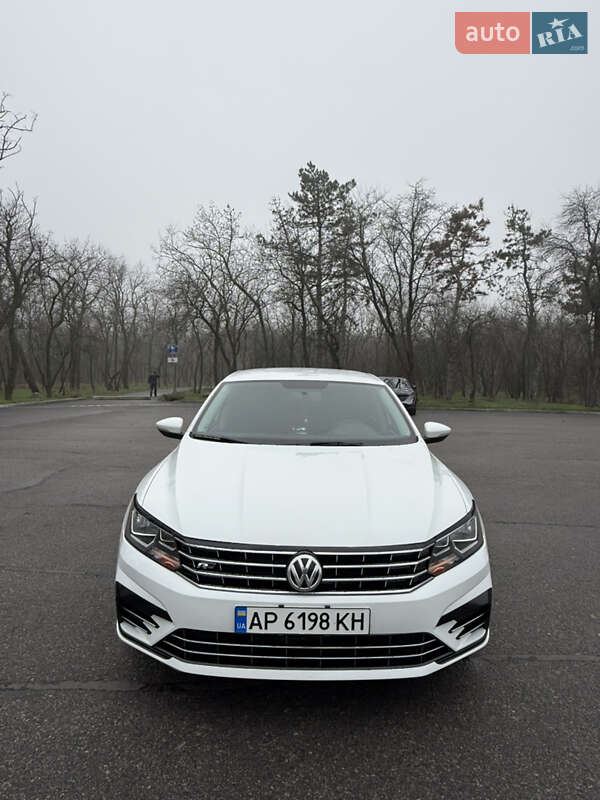 Седан Volkswagen Passat 2017 в Запорожье